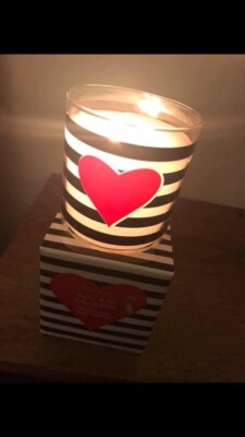 PARTYLITE | Glolite Prisoner Of Love SVÍČKA Snowberries™ Svíčka se 3 knoty - Obrázek 2